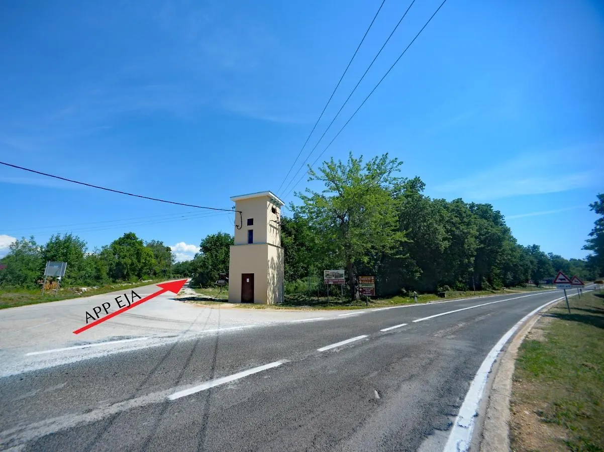 Appartamento Pola Kuce Sa Bazenom-Eja Kaštel 0*,  Croazia