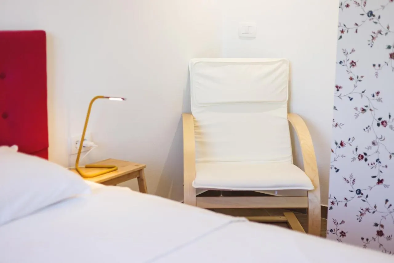 Appartamento Pola Kuce Sa Bazenom-Eja Kaštel