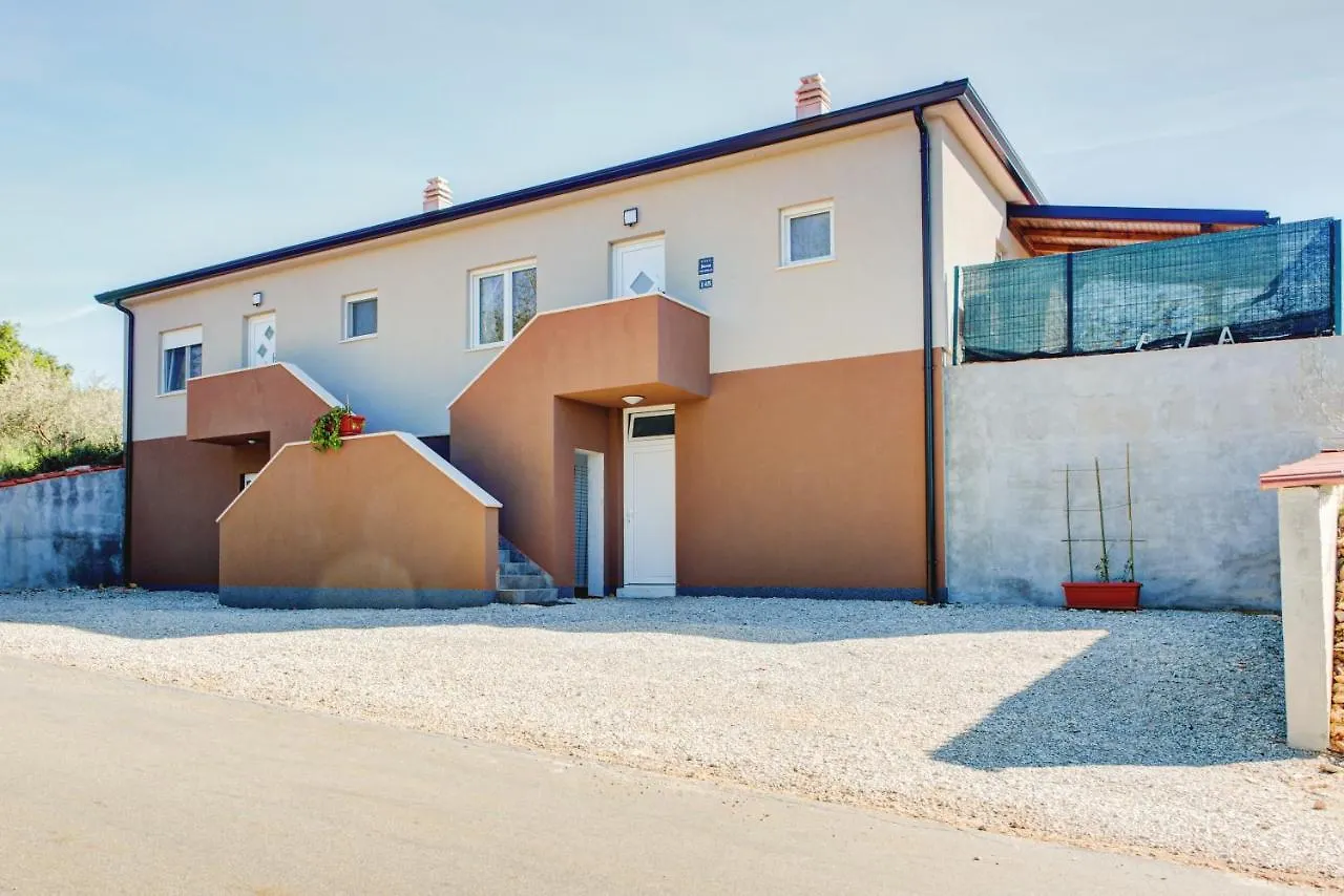 Appartamento Pola Kuce Sa Bazenom-Eja Kaštel 0*,