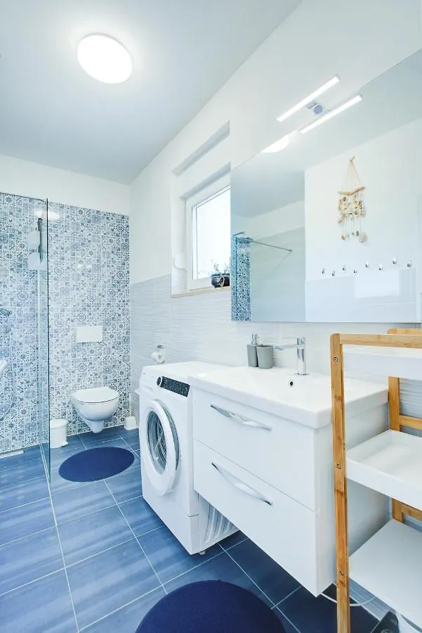 Appartamento Pola Kuce Sa Bazenom-Eja Kaštel Croazia