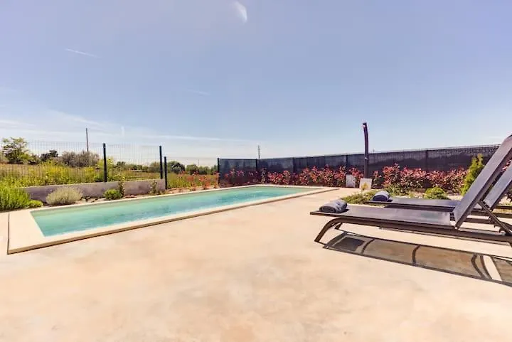 Appartamento Pola Kuce Sa Bazenom-Eja Kaštel
